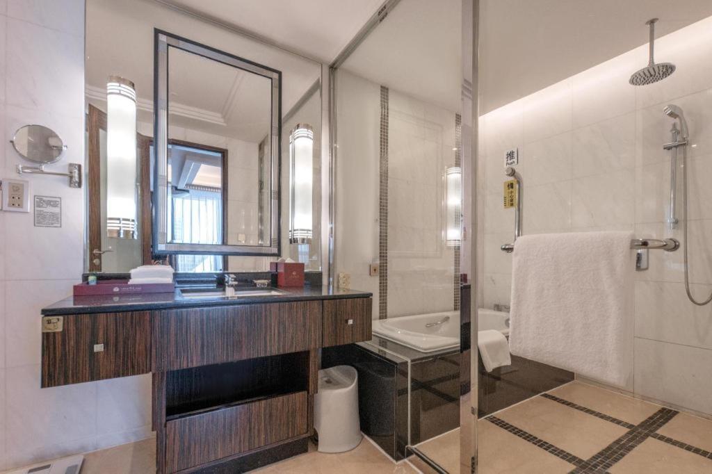 Grand Soluxe Zhongyou Hotel Shanghai Exterior photo