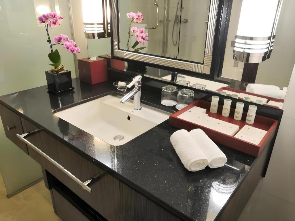 Grand Soluxe Zhongyou Hotel Shanghai Exterior photo